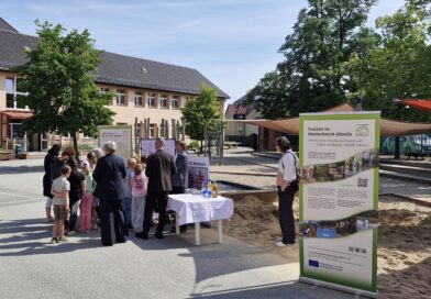 Fördermittelbescheid für die Neugestaltung des Schulhofs der Pestalozzi-Grundschule übergeben